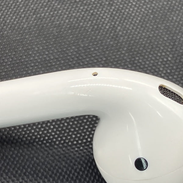 【中古】AirPods with Charging Case MV7N2J/A【秋葉原】