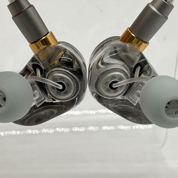 【中古】Surface【E14D】【日本橋】