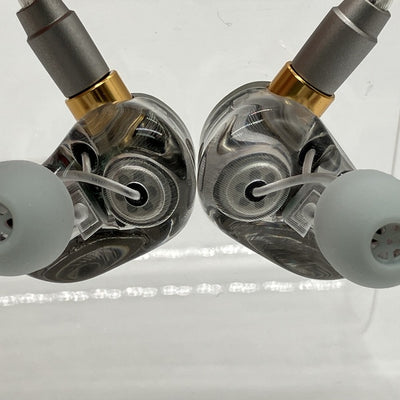 【中古】Surface【E14D】【日本橋】