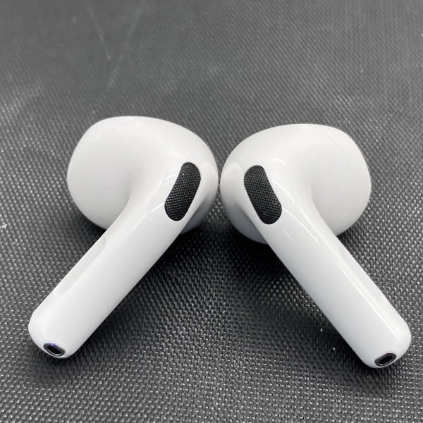 【中古】AirPods 4 MXP93J/A（アクティブノイズキャンセリング搭載）【秋葉原】