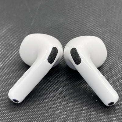 【中古】AirPods 4 MXP93J/A（アクティブノイズキャンセリング搭載）【秋葉原】