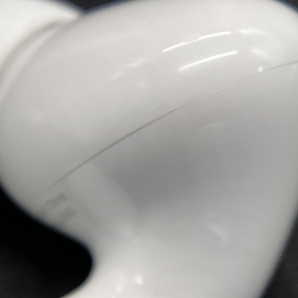 【中古】MagSafe充電ケース(USB-C)付きAirPods Pro(第2世代) MTJV3JA【秋葉原】