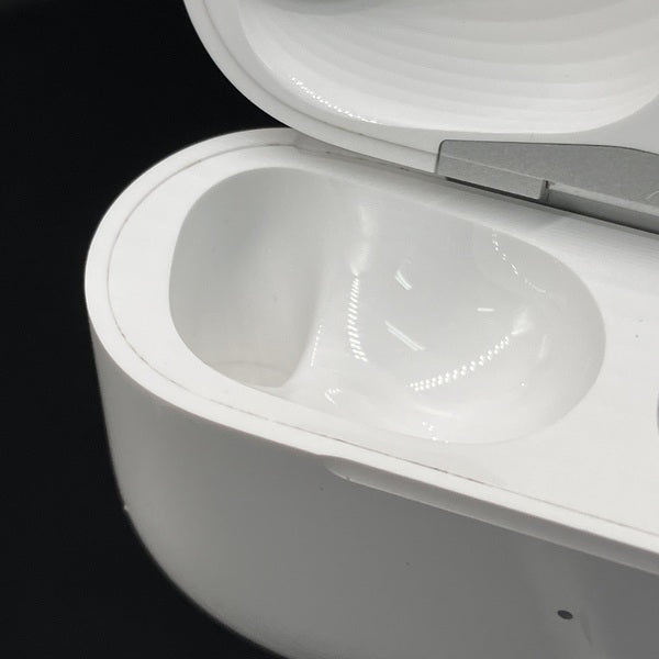 【中古】MagSafe充電ケース(USB-C)付きAirPods Pro(第2世代) MTJV3JA【秋葉原】