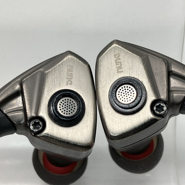 【中古】TITAN S グレー【秋葉原】