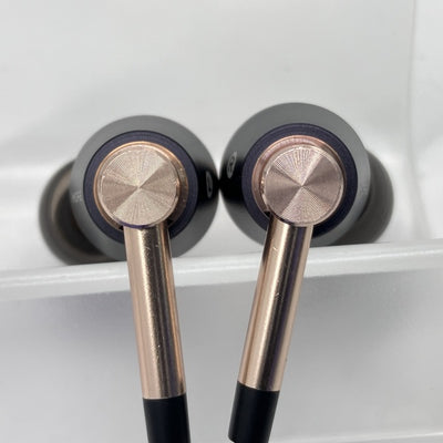 【中古】E1001 Triple-Driver In-Ear Headphones ゴールド【秋葉原】