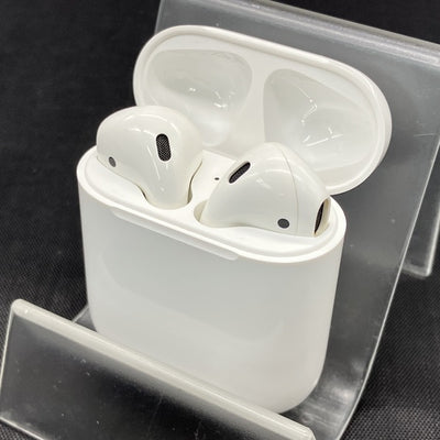 【中古】AirPods with Charging Case MV7N2J/A【秋葉原】