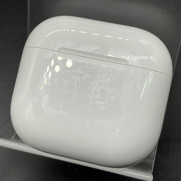【中古】AirPods 4 MXP93J/A（アクティブノイズキャンセリング搭載）【秋葉原】