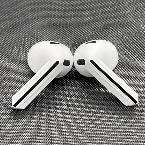 【中古】Galaxy Buds3 ホワイト 【SM-R530NZWAXJP】【秋葉原】