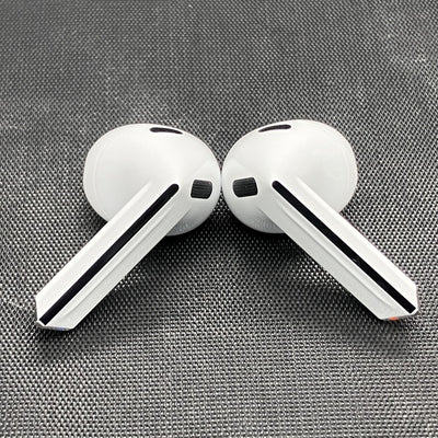 【中古】Galaxy Buds3 ホワイト 【SM-R530NZWAXJP】【秋葉原】