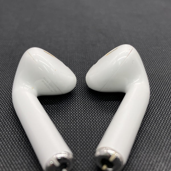 【中古】AirPods with Charging Case MV7N2J/A【日本橋】
