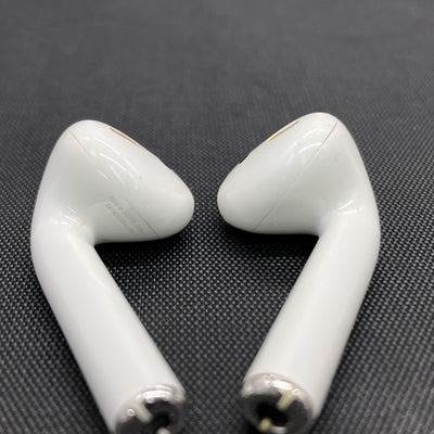 【中古】AirPods with Charging Case MV7N2J/A【日本橋】