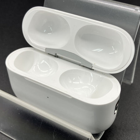 中古品 Apple AirPods 2 第2世代 USB-C 中古品 Apple AirPods 2 第2世代 USB-C - メルカリ