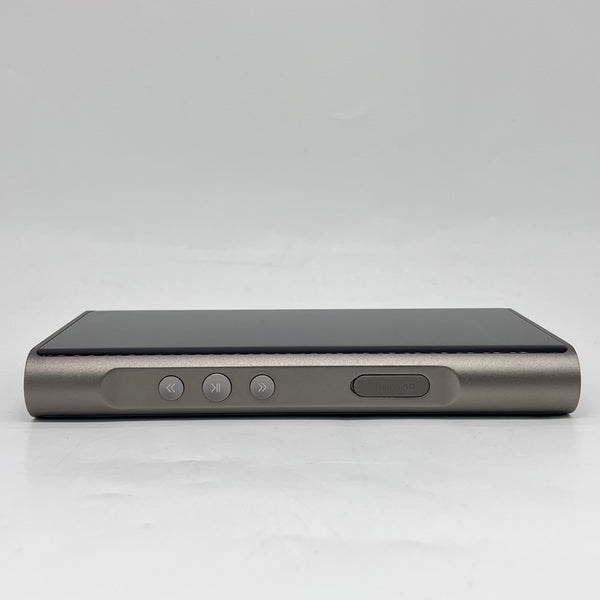 【中古】M6 PRO チタニウム【日本橋】