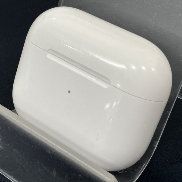 【中古】AirPods Lightning 充電ケース (第3世代)【秋葉原】