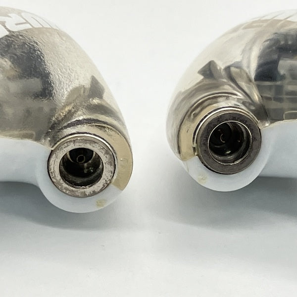 【中古】AONIC4 ホワイト 【SE42HYW+UNI-A】(ケーブル欠品)【秋葉原】