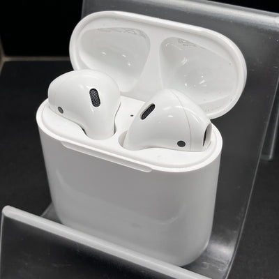 【中古】AirPods with Charging Case MV7N2J/A【日本橋】