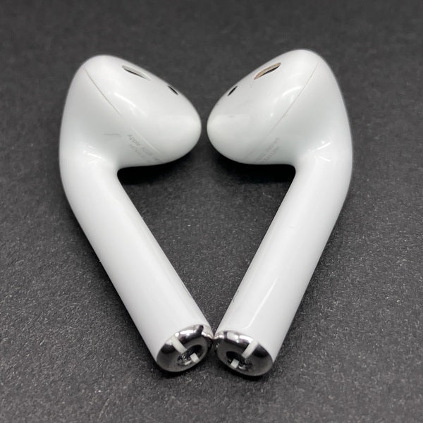 【中古】AirPods with Charging Case MV7N2J/A【日本橋】