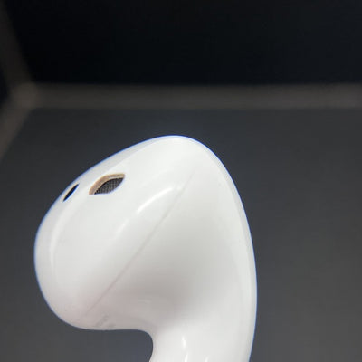 【中古】AirPods with Charging Case MV7N2J/A【日本橋】