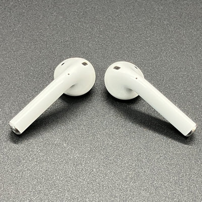 【中古】AirPods with Charging Case MV7N2J/A【秋葉原】