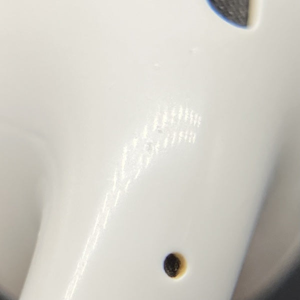 【中古】AirPods with Charging Case MV7N2J/A【秋葉原】
