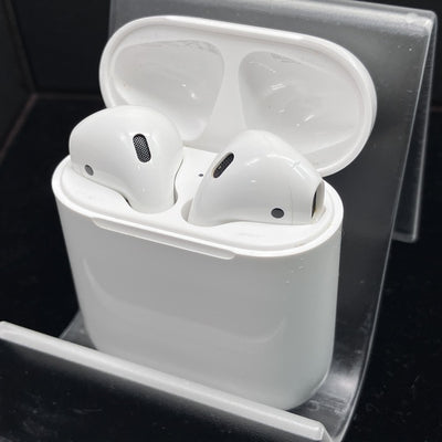 【中古】AirPods with Charging Case MV7N2J/A【日本橋】