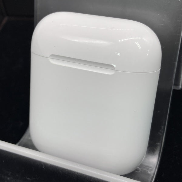 【中古】AirPods with Charging Case MV7N2J/A【日本橋】