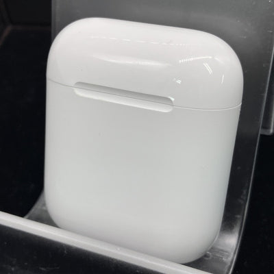 【中古】AirPods with Charging Case MV7N2J/A【日本橋】