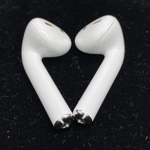 【中古】AirPods with Charging Case MV7N2J/A【日本橋】