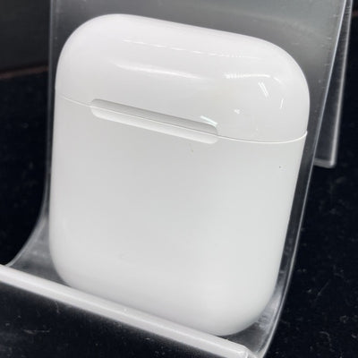 【中古】AirPods with Charging Case MV7N2J/A【日本橋】