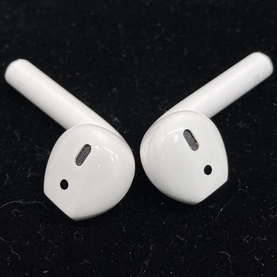 【中古】AirPods with Charging Case MV7N2J/A【日本橋】