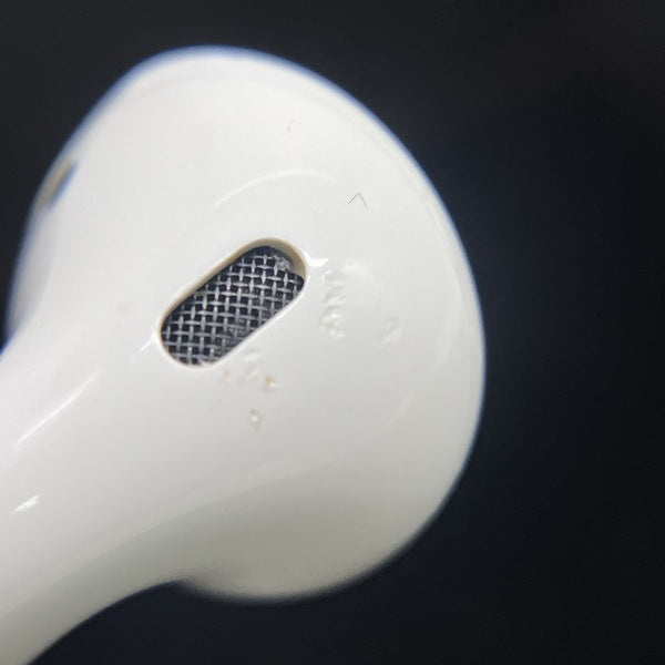 【中古】AirPods with Charging Case MV7N2J/A【日本橋】