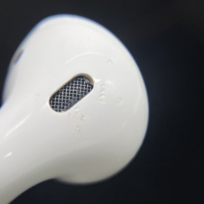 【中古】AirPods with Charging Case MV7N2J/A【日本橋】