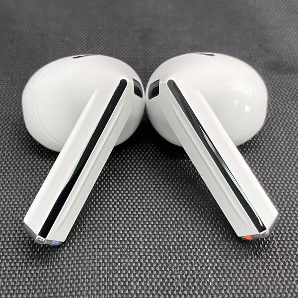 【中古】Galaxy Buds3 ホワイト 【SM-R530NZWAXJP】【秋葉原】