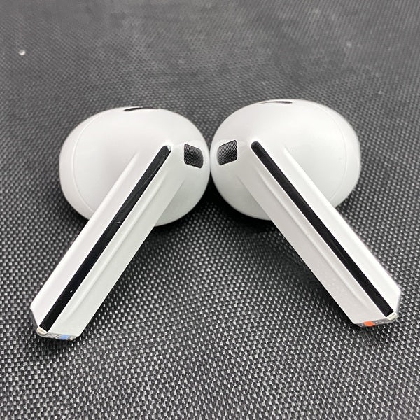 【中古】Galaxy Buds3 ホワイト 【SM-R530NZWAXJP】【秋葉原】