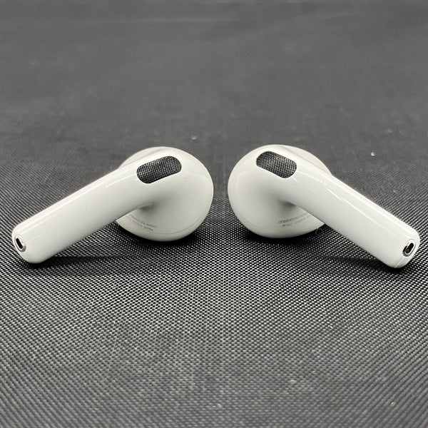 【中古】AirPods 4 MXP63J/A【秋葉原】