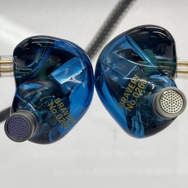 Bravery EXCLUSIVE EDITION see audio ブルー See audio 【中古】Bravery EXCLUSIVE EDITION【秋葉原】 – e