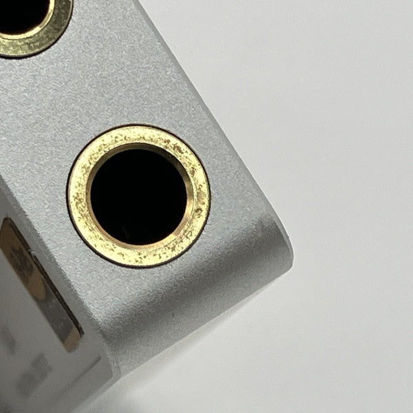 【中古】UA4 シルバー【秋葉原】