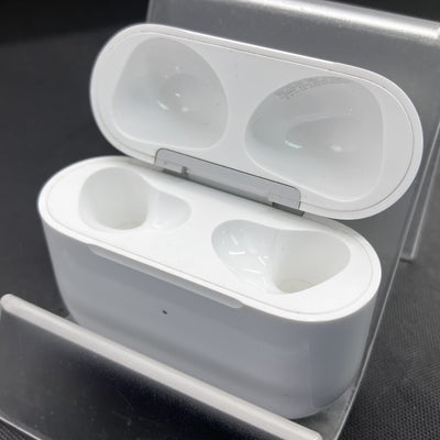 【中古】AirPods Lightning 充電ケース (第3世代)【秋葉原】
