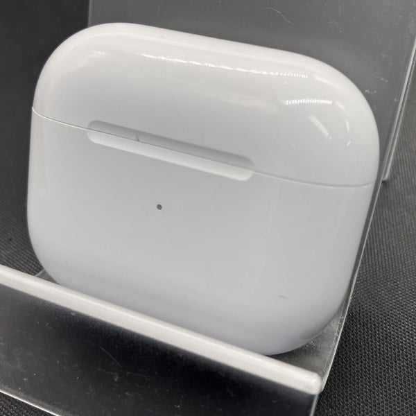 【中古】AirPods Lightning 充電ケース (第3世代)【秋葉原】