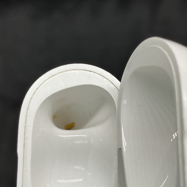 【中古】AirPods Pro (第2世代) 充電ケース (Lightning)【秋葉原】