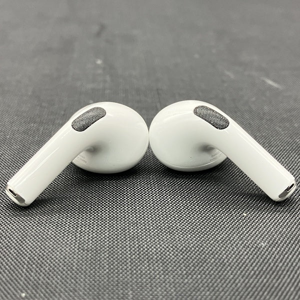【中古】MagSafe充電ケース(USB-C)付きAirPods Pro(第2世代) MTJV3JA【秋葉原】