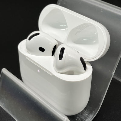 【中古】AirPods 4 MXP93J/A（アクティブノイズキャンセリング搭載）【秋葉原】