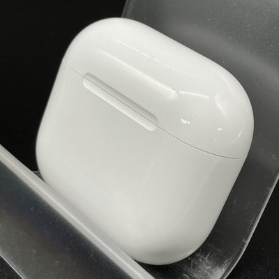 【中古】AirPods 4 MXP93J/A（アクティブノイズキャンセリング搭載）【秋葉原】