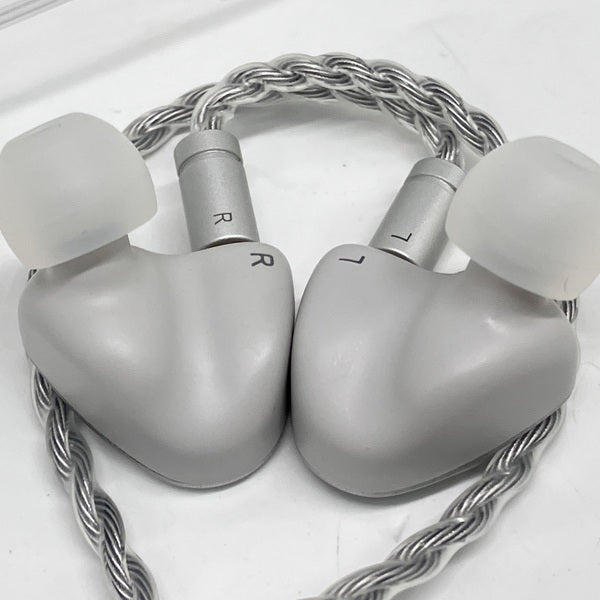 ACTIVO　VOLCANO 【IRV-ACTIVO-VOLCANO】イヤホン ACTIVO ACTIVO VOLCANO Silver [IRV-ACTIVO-VOLCANO]｜新品通販