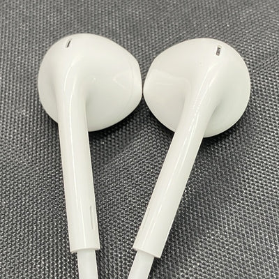 【中古】EarPods with Lightning Connector【日本橋】