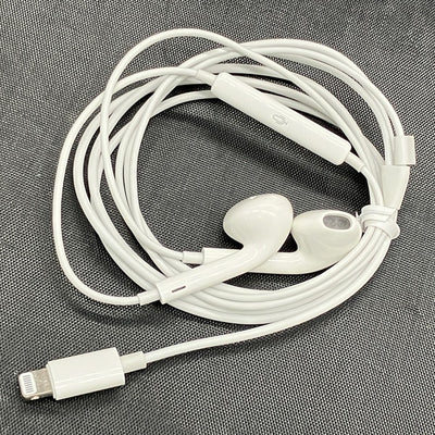 【中古】EarPods with Lightning Connector【日本橋】