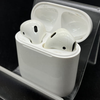 【中古】AirPods with Charging Case MV7N2J/A【秋葉原】