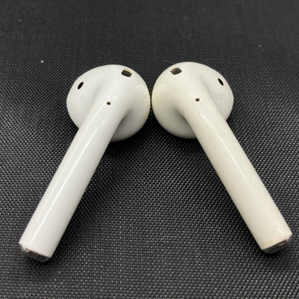 【中古】AirPods with Charging Case MV7N2J/A【秋葉原】