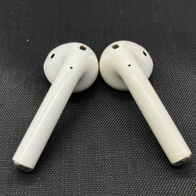 【中古】AirPods with Charging Case MV7N2J/A【秋葉原】