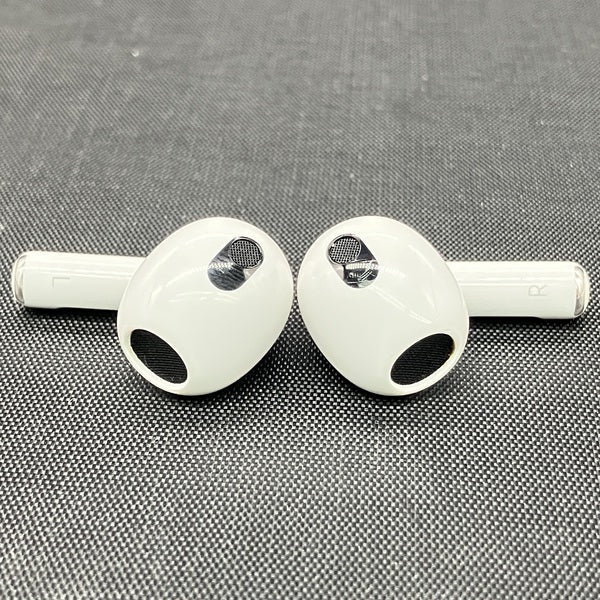 【中古】Airpods MPNY3J/A 3rd Generation  Lightning充電ケース付【日本橋】